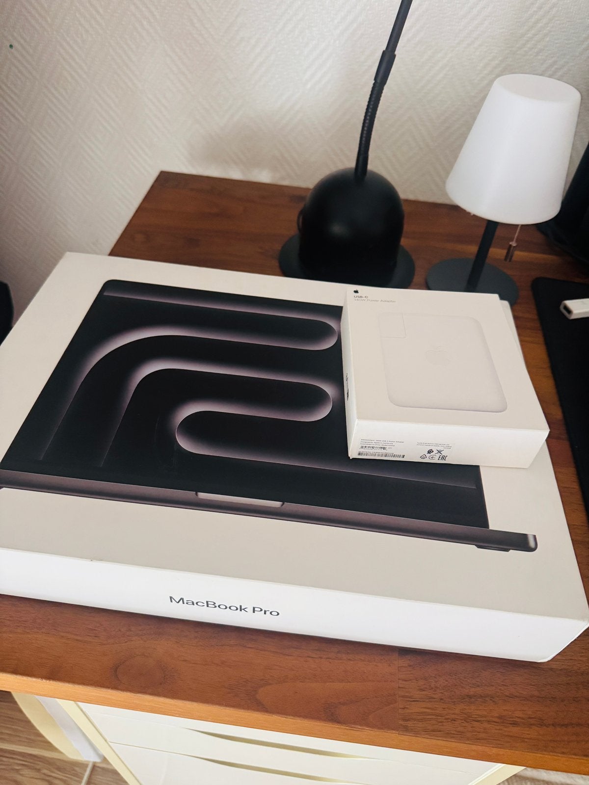 MacBook Pro 16 M5 Pro 24Gb 1To + officiel chargeur 140w, Enlèvement, Comme neuf, MacBook