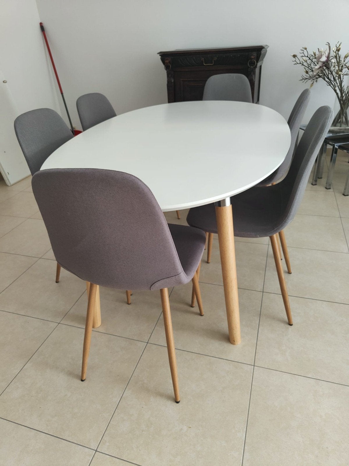 Wit ovalen tafel met 6 stoelen, Huis en Inrichting, Tafels | Eettafels, Ophalen