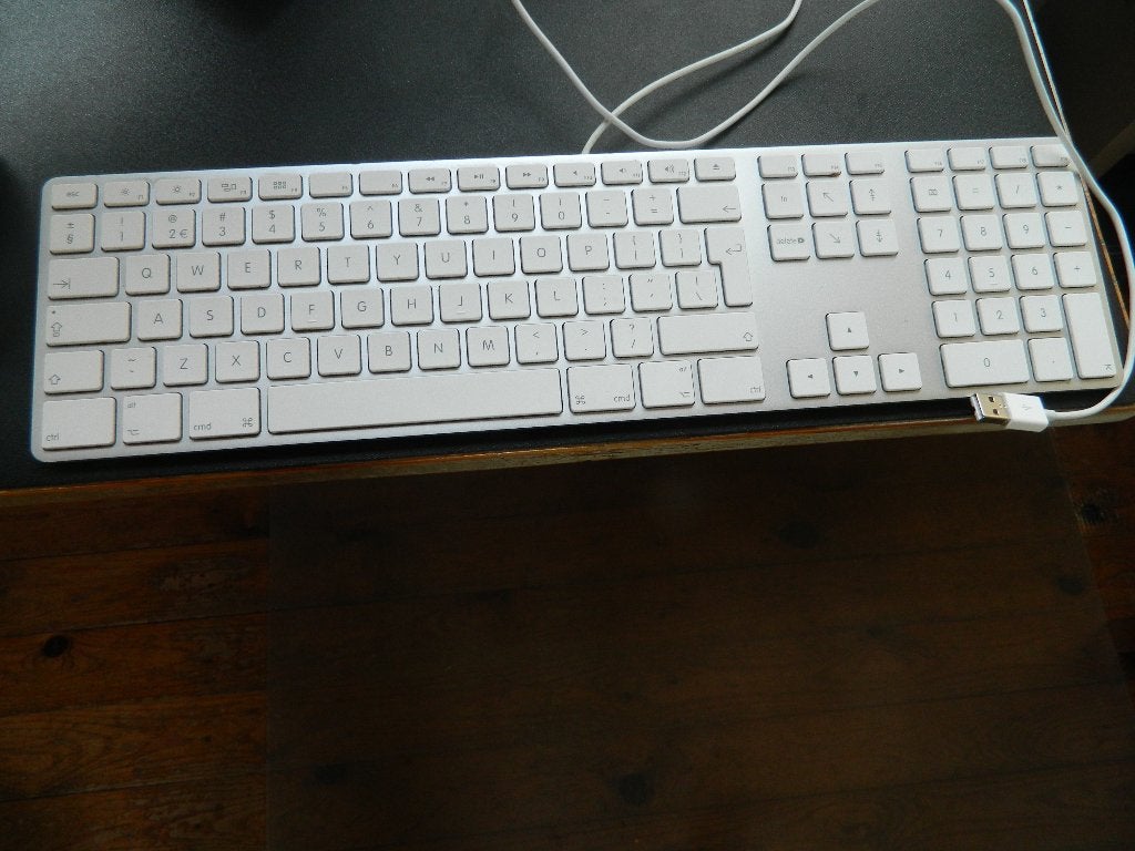 Apple qwerty numeriek keyboard en magic mouse, Computers en Software, Ophalen, Zo goed als nieuw, Qwerty, Apple