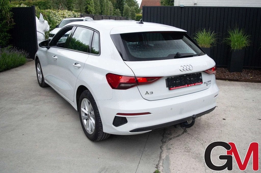 Audi A3 Sportback A3 30 TFSI Business Edition Attraction S, Auto's, Automaat, Gebruikt, Wit, Bedrijf