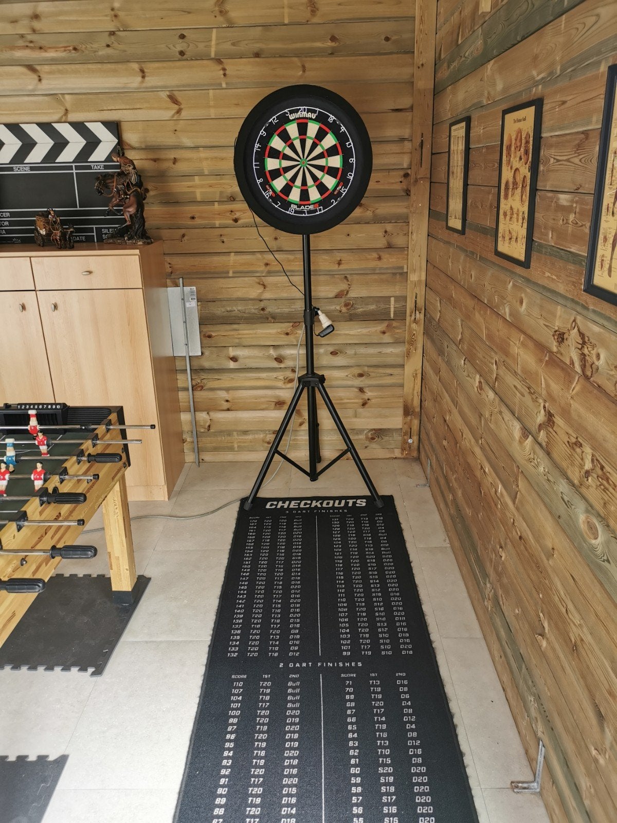 volledige dartssetup: bord + led surround+ staander + mat, Sport en Fitness, Darts, Ophalen of Verzenden