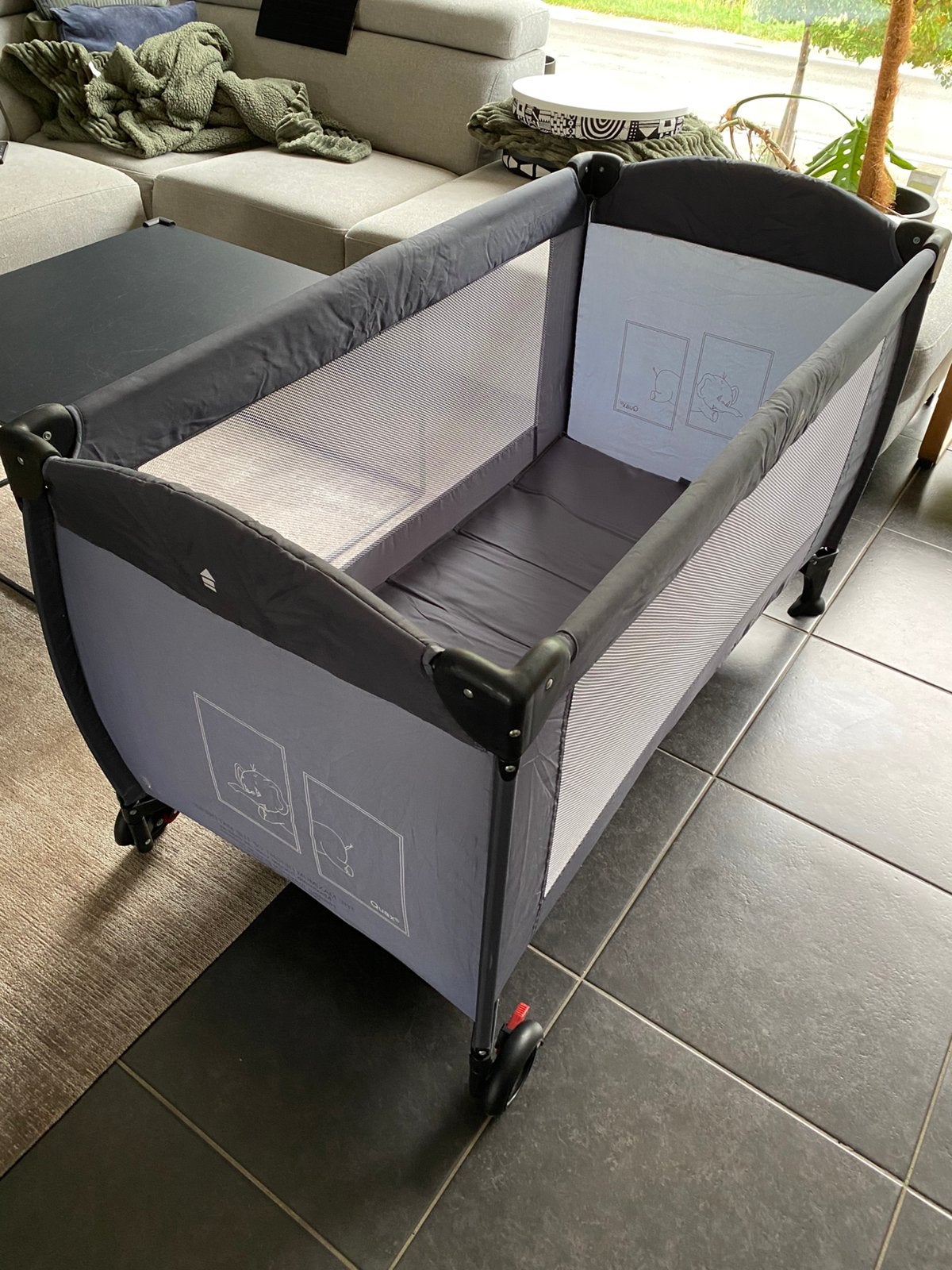 Baby reisbedje Quax, Ophalen, Zo goed als nieuw, Reisbedje