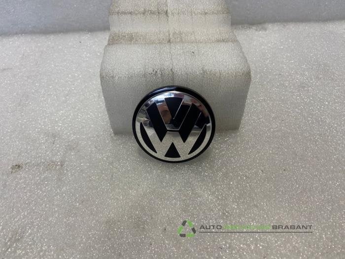 Enjoliveur moyeu d'un Volkswagen Golf, Autos : Pièces & Accessoires, Neuf, Volkswagen, -, 3 mois de garantie