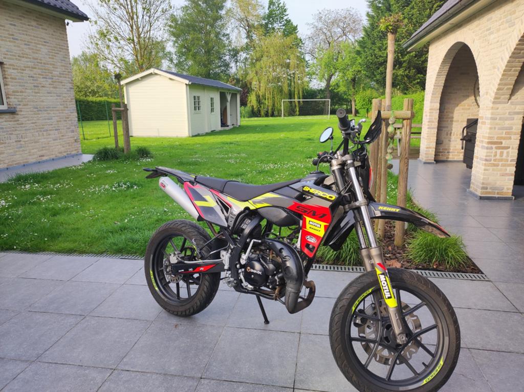 Sherco 50 cc schakelbrommer, Fietsen en Brommers, Brommers | Derbi, Ophalen