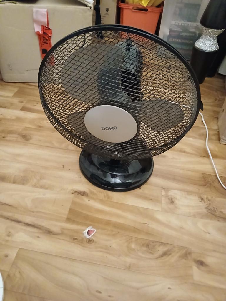 Twee tafel ventilators, Elektronische apparatuur, Ventilatoren, Ophalen