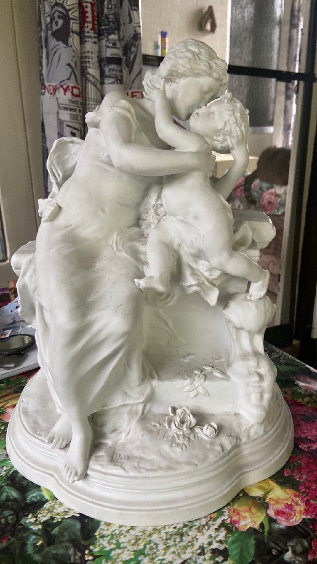 Belle image dessinée de façon bizarre, Enlèvement, Statue, Blanc