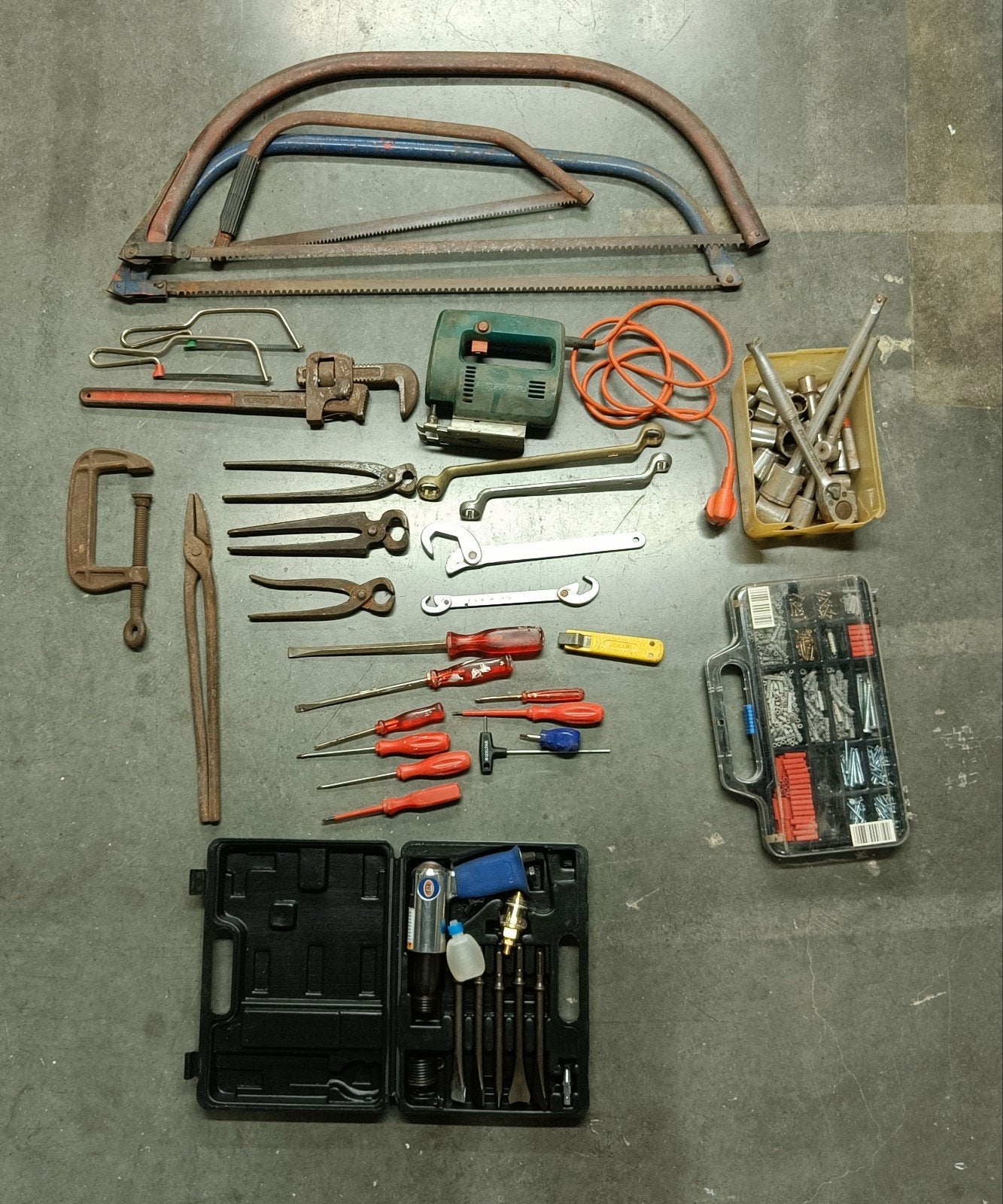 Allerhande gereedschap, Ophalen