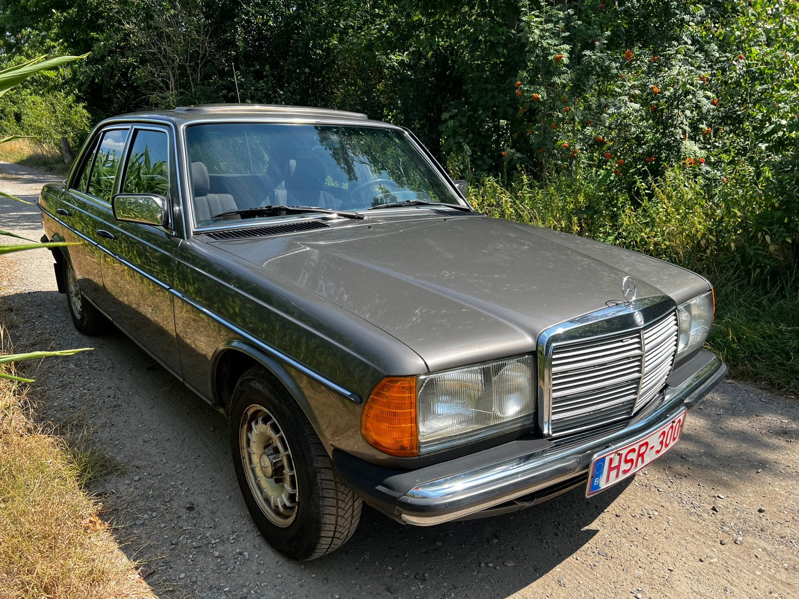Mercedes W123 200 essence belge 1983 complète OHB, Argent ou Gris, Série 200, 4 portes, Entretenue par le concessionnaire