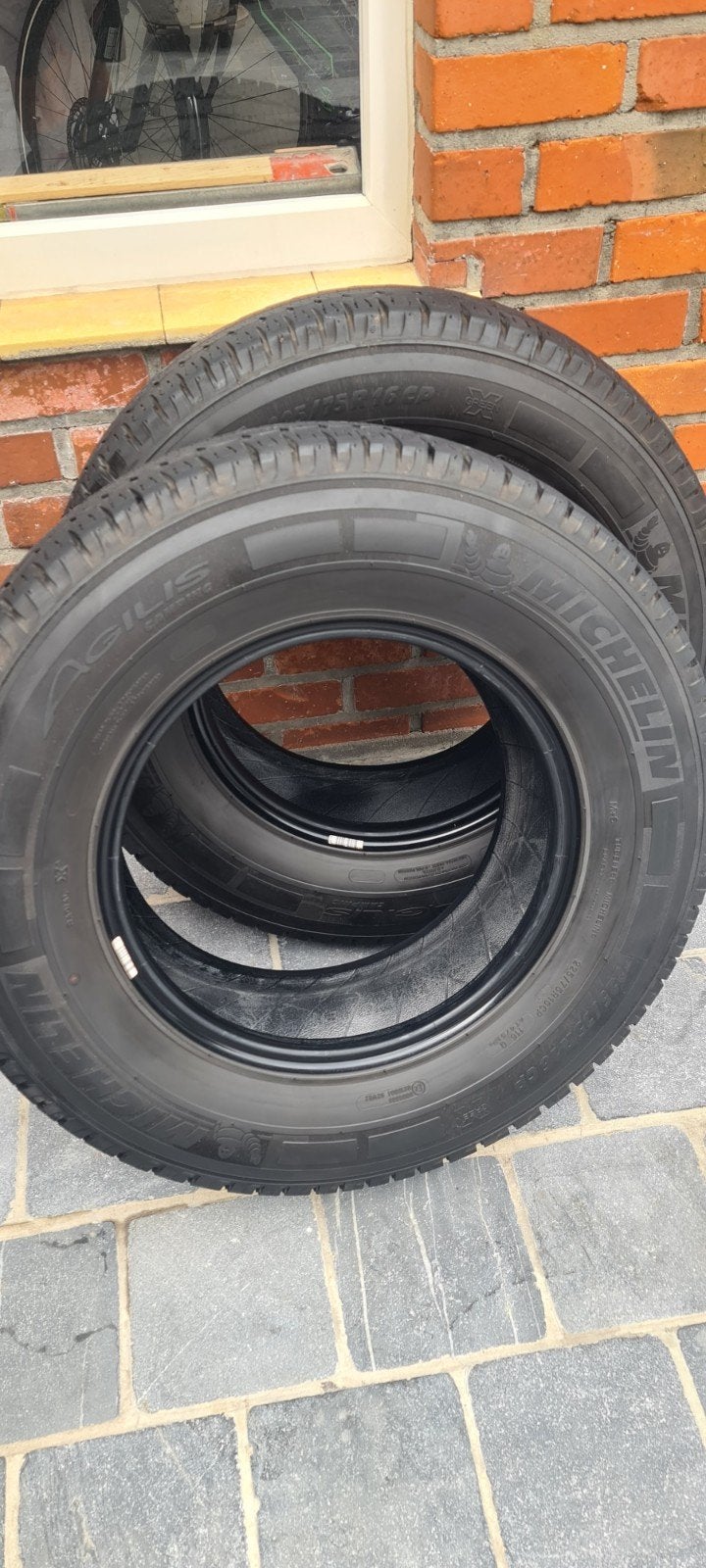 2 camper banden amper 12000km gelopen, Ophalen