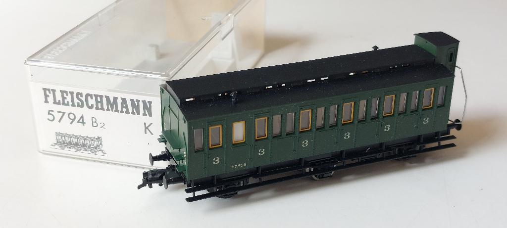 SNCB/NMBS FLEISCHMANN VOITURE 3 ESSIEUX  *HO*DC*5794 B2, Neuf, Analogique, Fleischmann, Courant continu