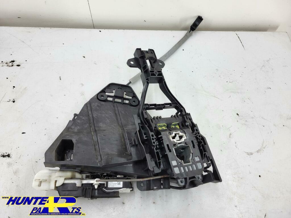 Deurslotmechaniek linksvoor  Volvo V40  ('12-'19) 31391822, Gebruikt, Ophalen of Verzenden, Volvo, Volvo