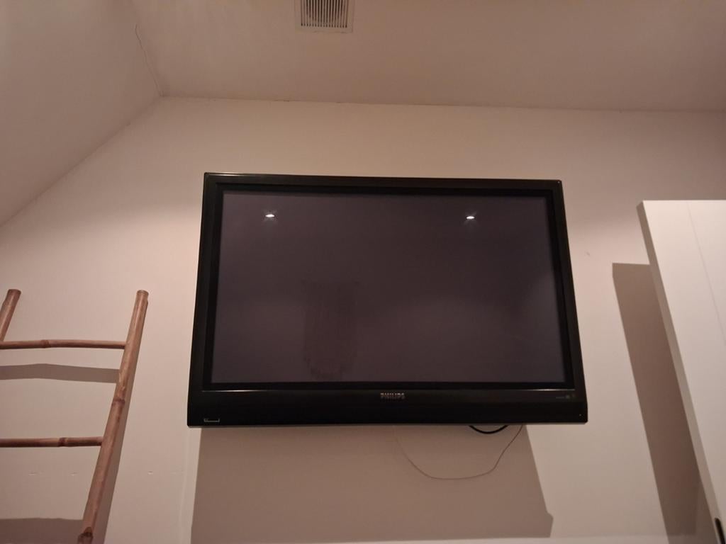 Philils tv met muurbeugel, Ophalen, Philips