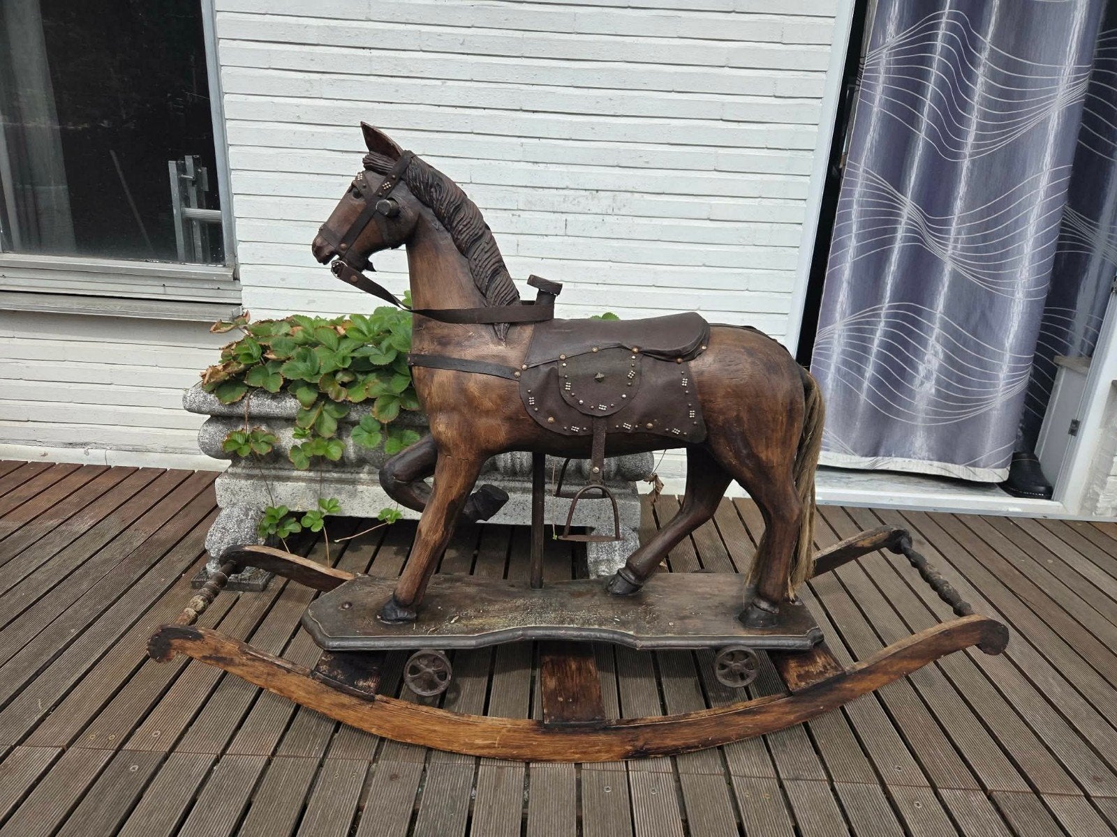 Titre : Ancien cheval à bascule en bois sur roues — grand mo, Enfants & Bébés, Jouets | Jouets a bascule, Enlèvement ou Envoi