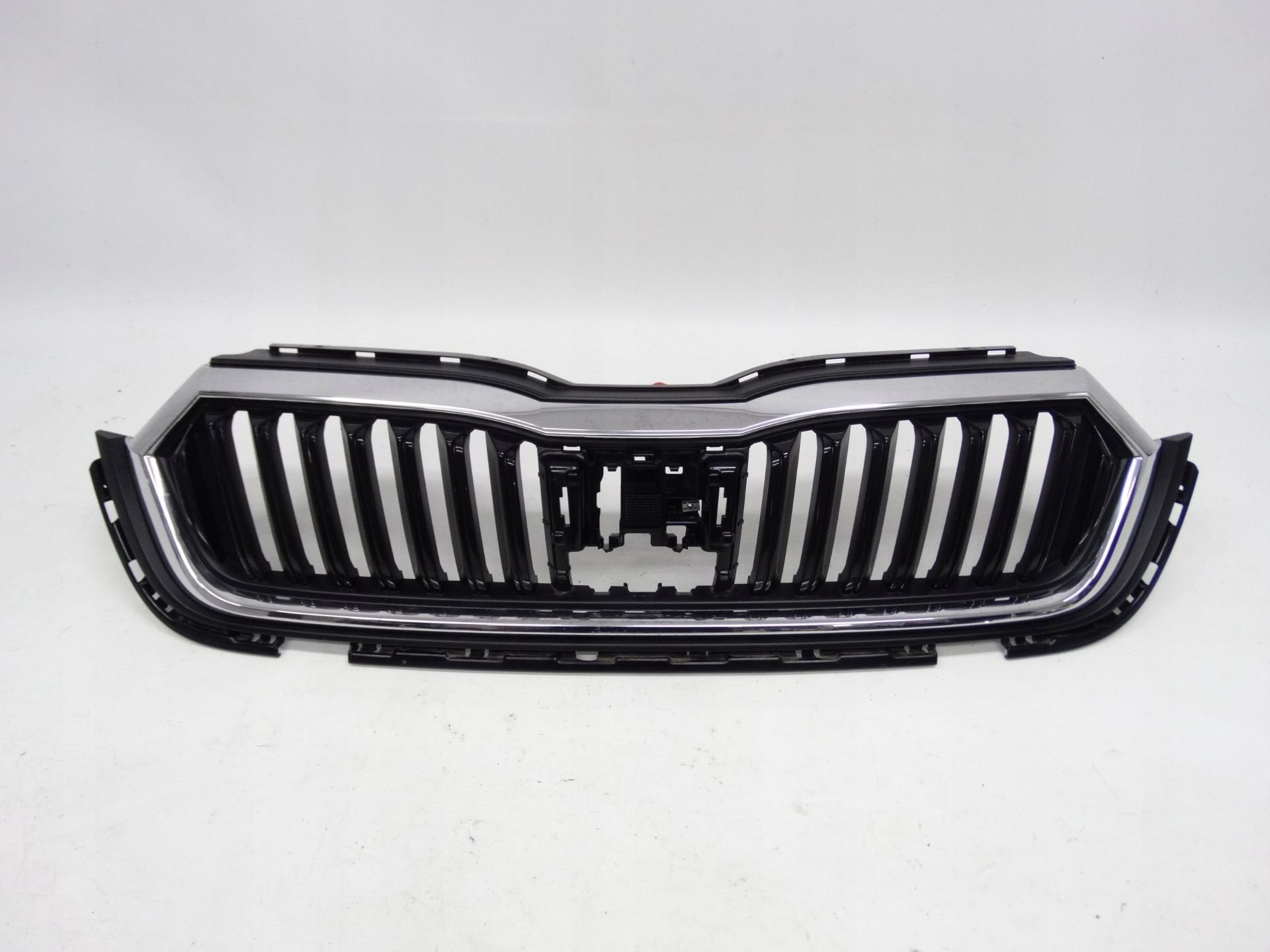 Pi ces d tach es pour Skoda Octavia IV 5E3853653, Autos : Pièces & Accessoires, Infoline@skoda-auto.cz, Tr. Vaclava Klementa 869
293 01  Mlada Boleslav, CZ