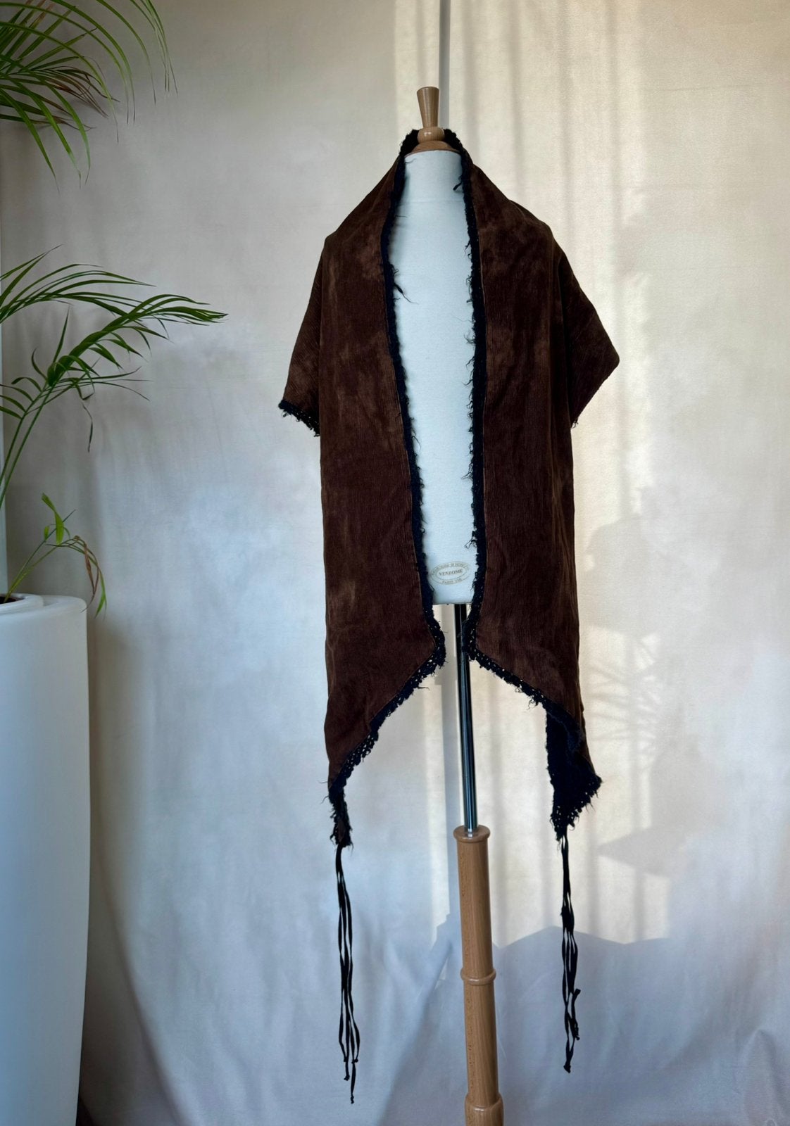Kaat Tilley Luxe Belgische Design Omslagcape / Sjaal, Kleding | Dames, Ophalen of Verzenden, Zo goed als nieuw, Bruin