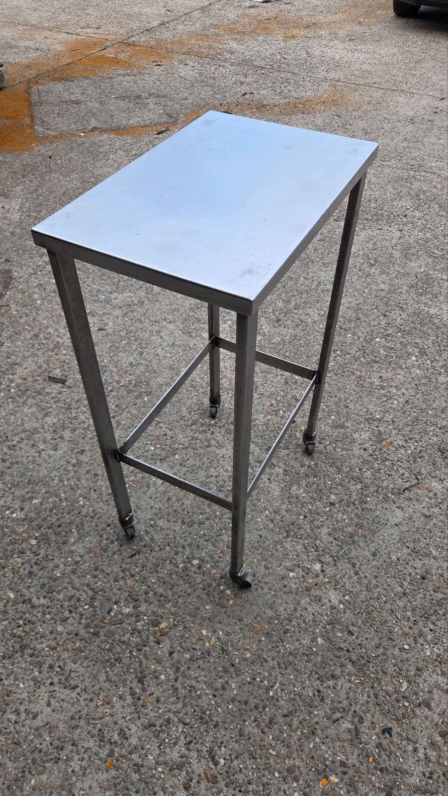 inox tafeltje met wielen blad 60x40, Articles professionnels, Horeca | Mobilier & Aménagement, Enlèvement