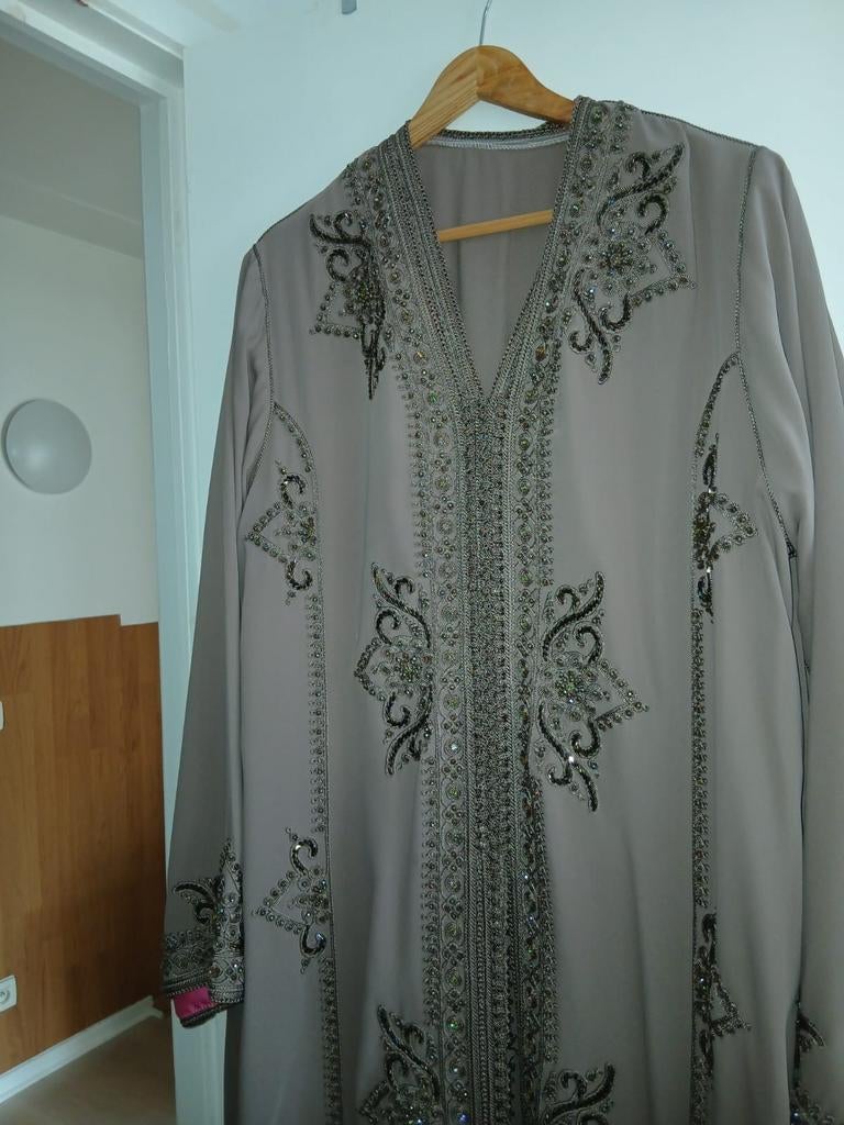 Kaftan/beige 2-delige jurk met fuchsia binnenzijde, Kleding | Dames, Ophalen, Beige