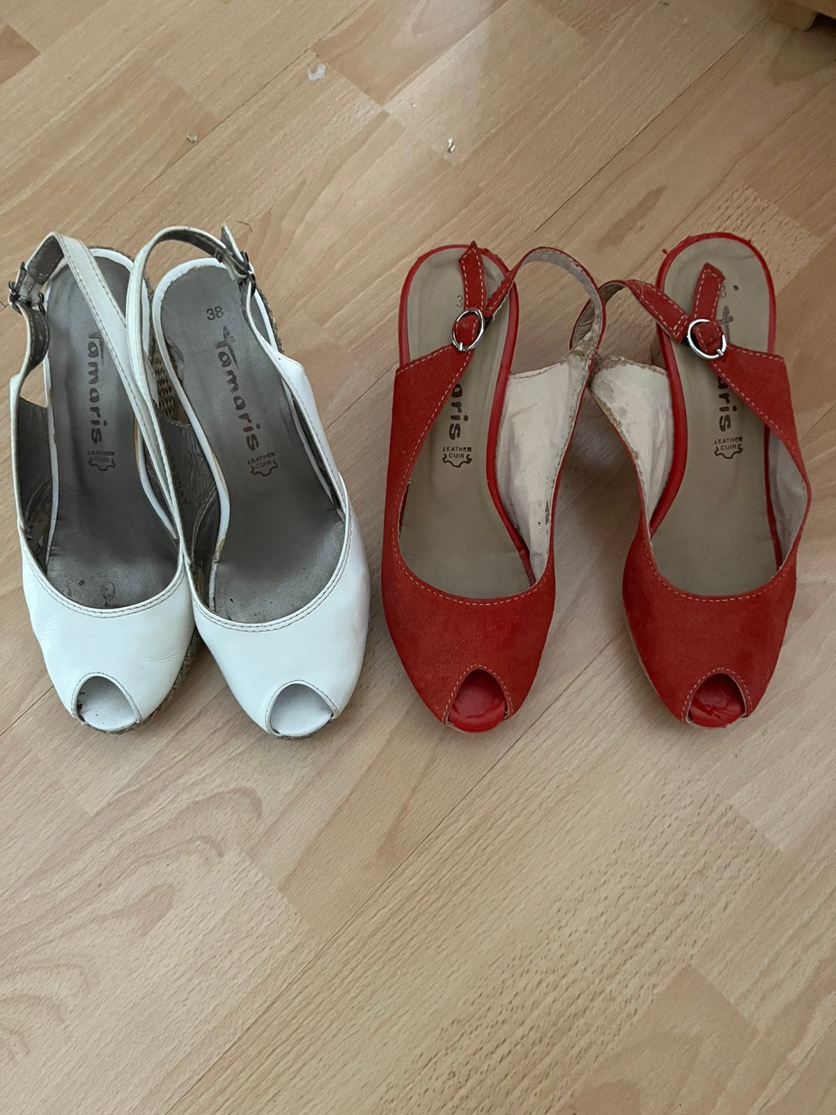 Deux paires de chaussures compensées Tamaris taille 38, Rouge, Enlèvement ou Envoi, Comme neuf, Sandales et Mûles