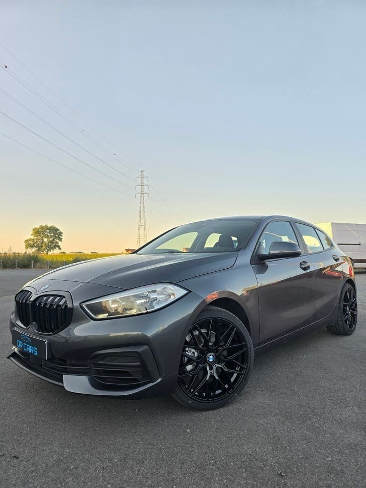Bmw 118i Sportline-136Pk//Led//Navi//Pdc//Carplay-19"Velgen, Auto's, 1 Reeks, Euro 6, Bedrijf, Dealer onderhouden