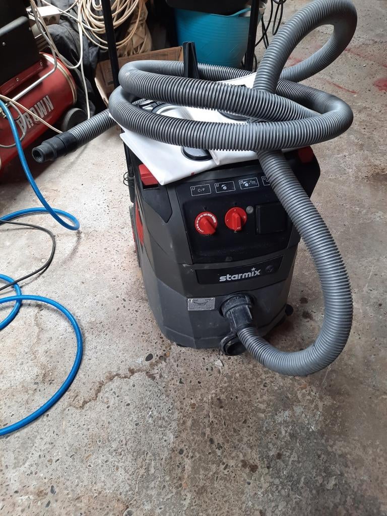Aspirateur Starmix iPulse L-1635 avec tuyau, 2 sacs, Enlèvement