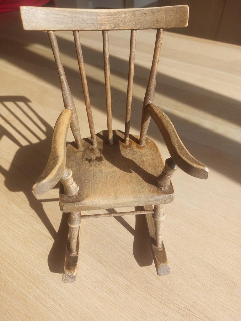 Oude miniatuur houten schommelstoel – 22 cm hoog, Ophalen of Verzenden