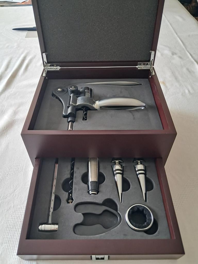 Ensemble d'accessoires à vin 8 pièces dans une boîte en bois, Collections, Vins, Comme neuf, Enlèvement ou Envoi