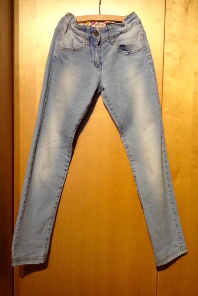 Jeans Benetton fille 10 ans, Pantalon, Enlèvement ou Envoi, Comme neuf, Benetton
