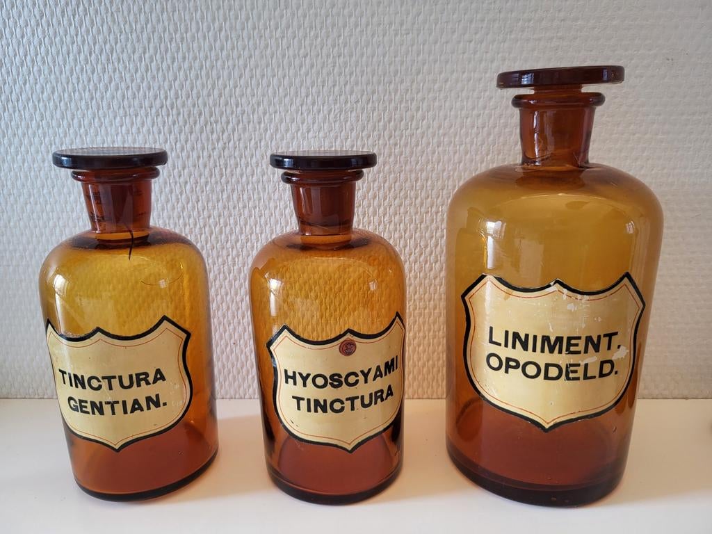 3 anciens flacons d'apothicaire en verre ambré, Enlèvement ou Envoi