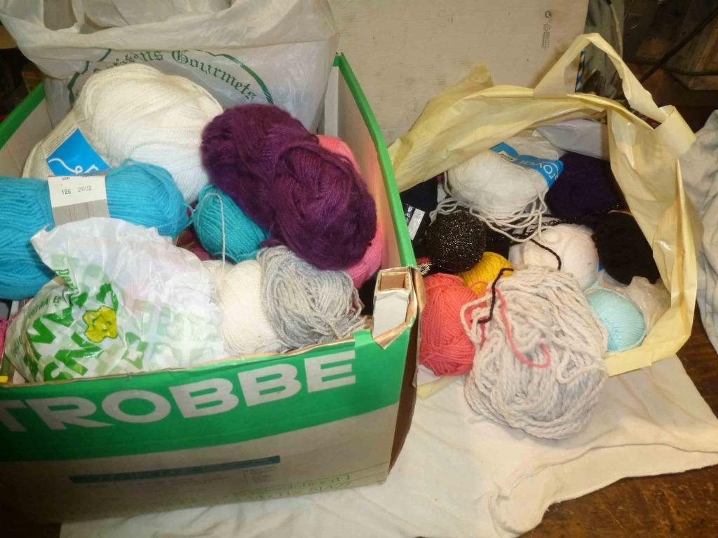 boules de laines à tricoter + revues spécialisées, Enlèvement ou Envoi, Neuf, Tricot, Laine ou Fils