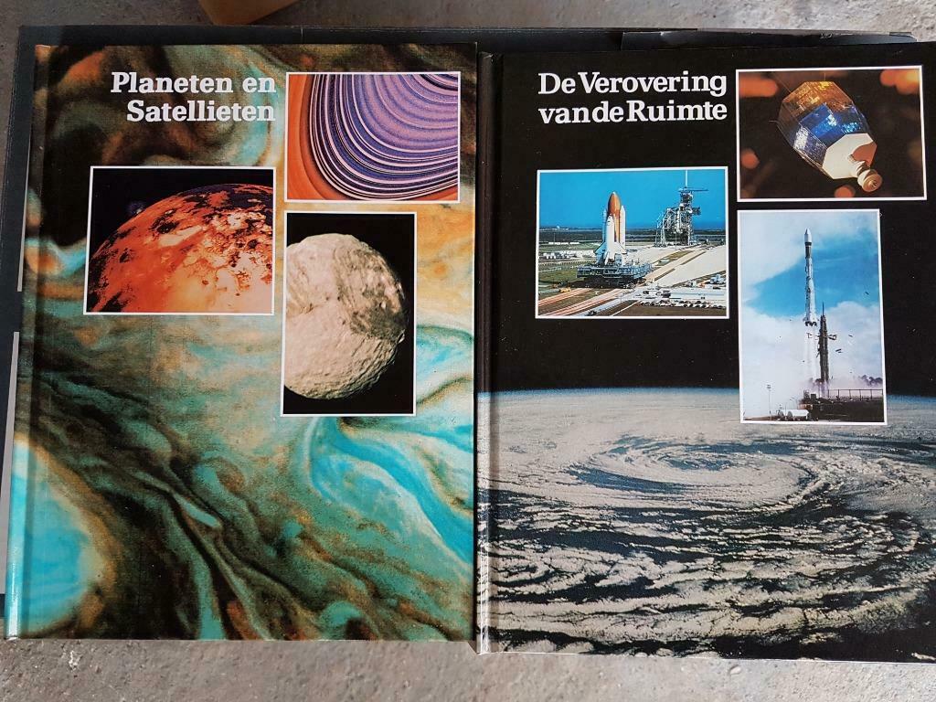 2 artis historia boeken - de ruimte, Enlèvement ou Envoi, Comme neuf