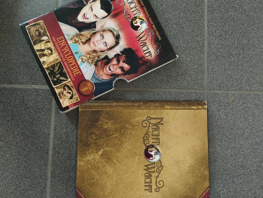 Boek de nachtwacht encyclopedie deel 3, Boeken, Ophalen of Verzenden, Zo goed als nieuw