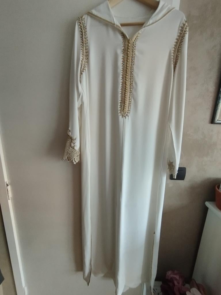 Djellaba, Enlèvement ou Envoi, Comme neuf