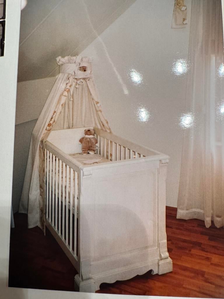 Babybedje met hemel en commode, Ophalen, Zo goed als nieuw