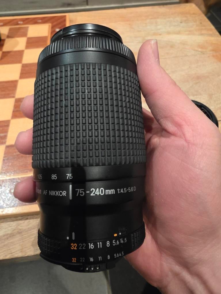 Nikon af Nikkor 75-240 1:4.5-5.6 D, Enlèvement