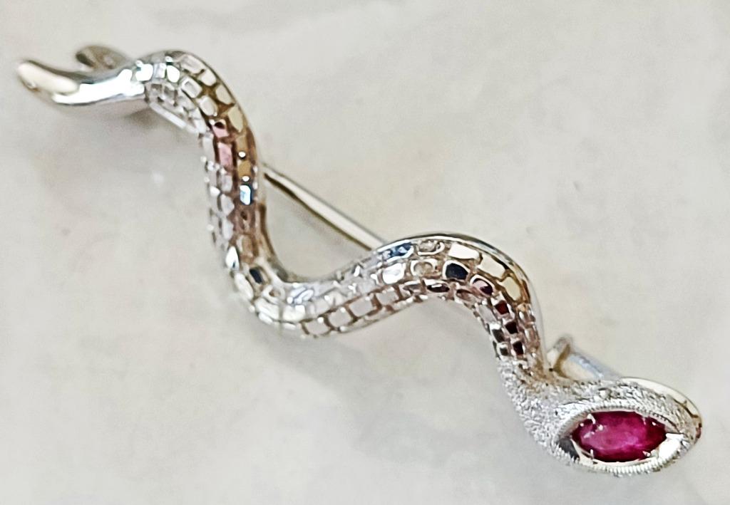 Broche NEUVE serpent en argent massif avec rubis, Bijoux, Sacs & Beauté, Broches, Neuf, Enlèvement ou Envoi, 4 à 7 cm, Argent