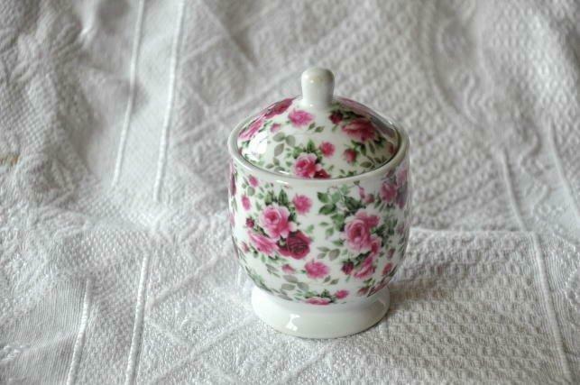 sucrier ou bonbonnière en porcelaine fleur rose et bordeau, Antiquités & Art, Antiquités | Céramique & Poterie