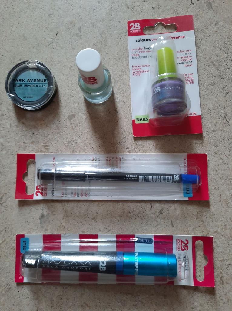 Lot mascara + eyeliner + ombre à paupières + vernis / bleu, Bijoux, Sacs & Beauté, Beauté | Cosmétiques & Maquillage, Neuf, Maquillage