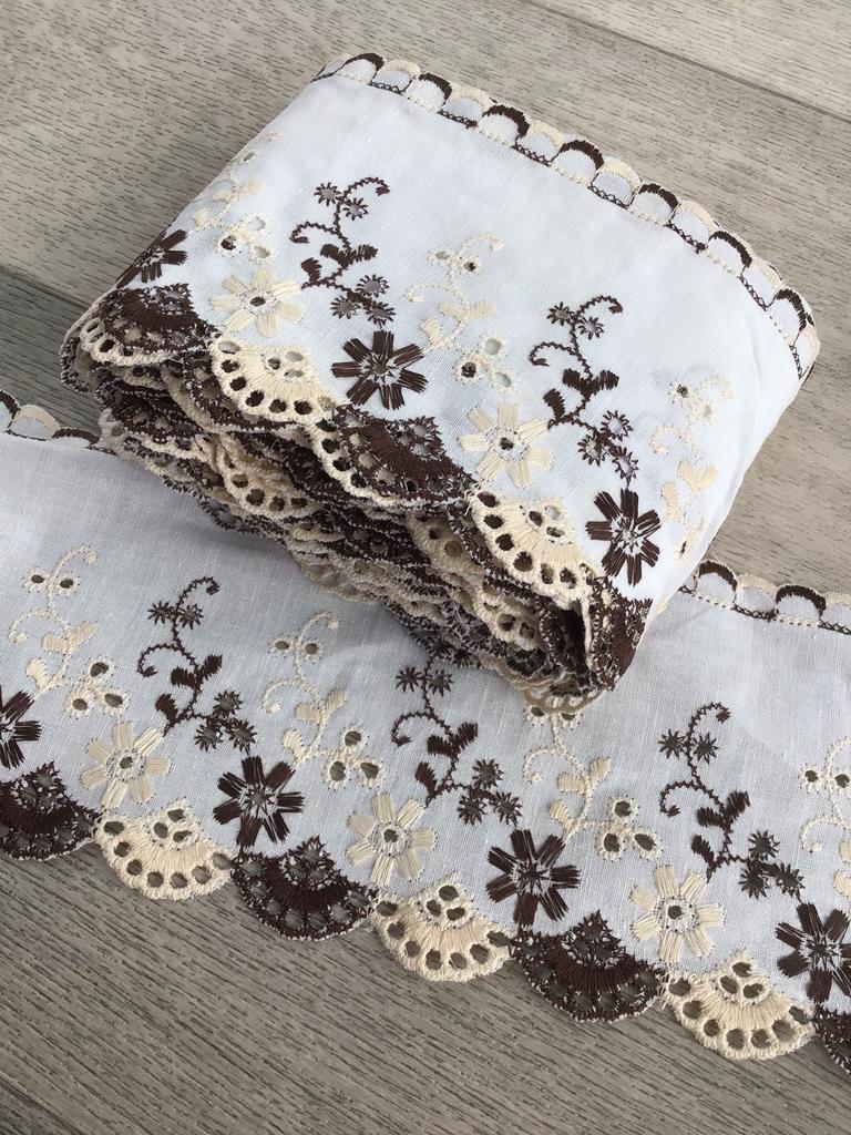 Broderie met bloemetjes, Ophalen of Verzenden