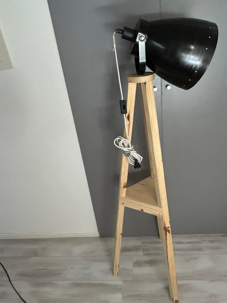 Lampadaire avec étagère, Maison & Meubles, Lampes | Lampadaires, 150 à 200 cm, Métal, Enlèvement