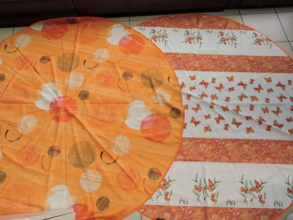 Lot de 2 jolies nappes rondes en tissu, Enlèvement ou Envoi, Comme neuf, Intérieur