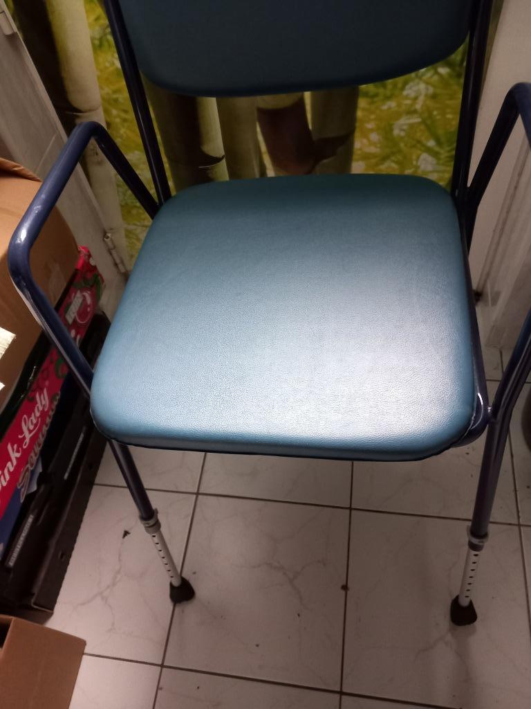 Siège WC RÉGLABLE en hauteur, Enlèvement, Utilisé