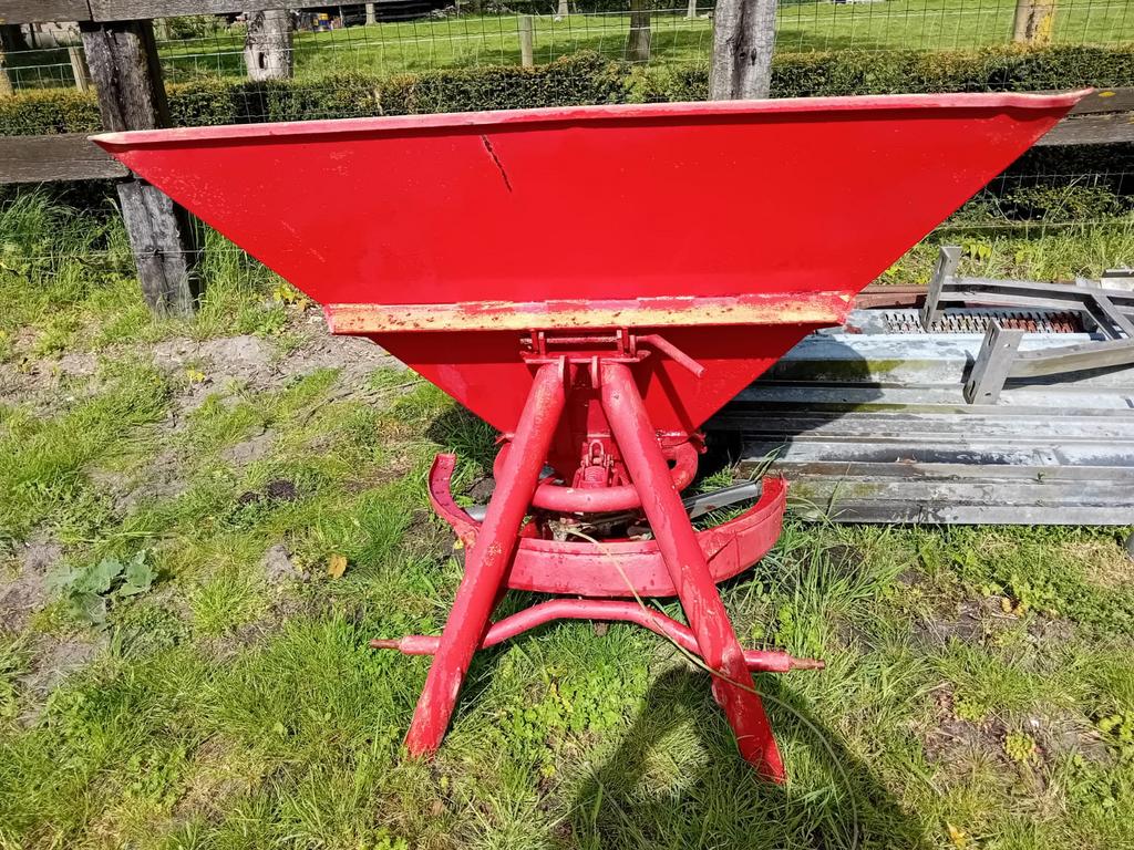 Distributeur agricole à engrais, Articles professionnels, Agricole
