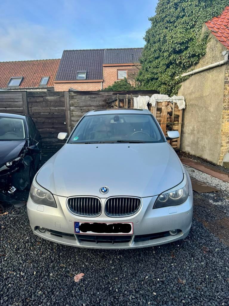 BMW 525i motor kapot, Auto's, Automaat, 4 deurs, Achterwielaandrijving, Zwart