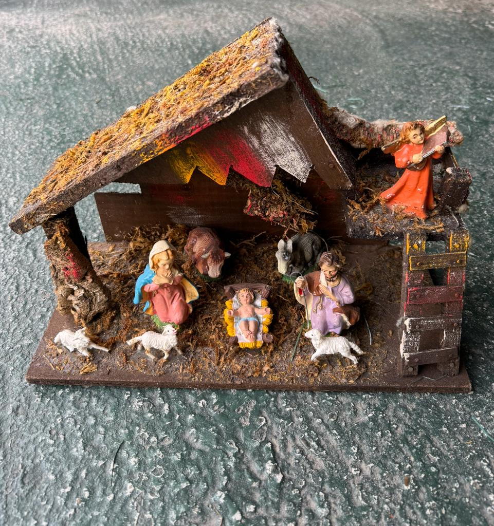 Houten kerststal met stenen figuurtjes, Diversen, Kerst, Ophalen, Zo goed als nieuw