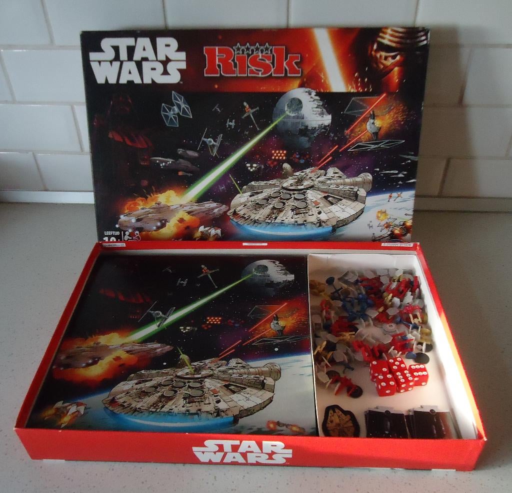 Star Wars RISK van (Disney) Hasbro in prima staat !, Een of twee spelers, Ophalen of Verzenden, Zo goed als nieuw, HASBRO