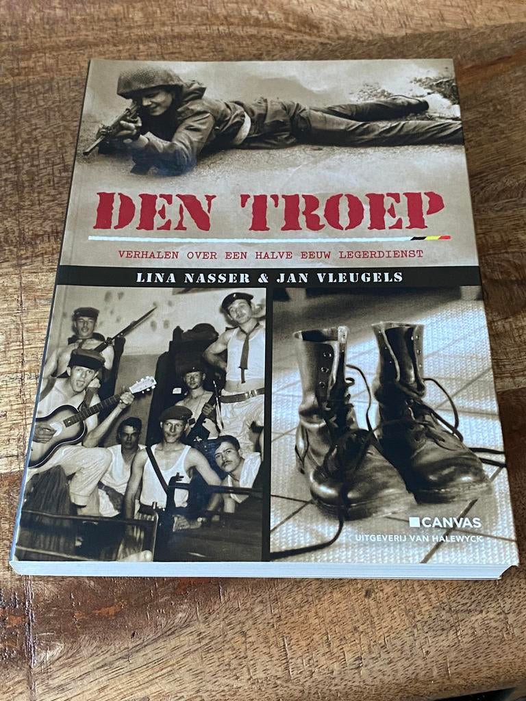 Den troep - verhalen over een halve eeuw legerdienst 🫡🪖📙, Enlèvement ou Envoi, Comme neuf, Lina Nasser; Jan Vleugels
