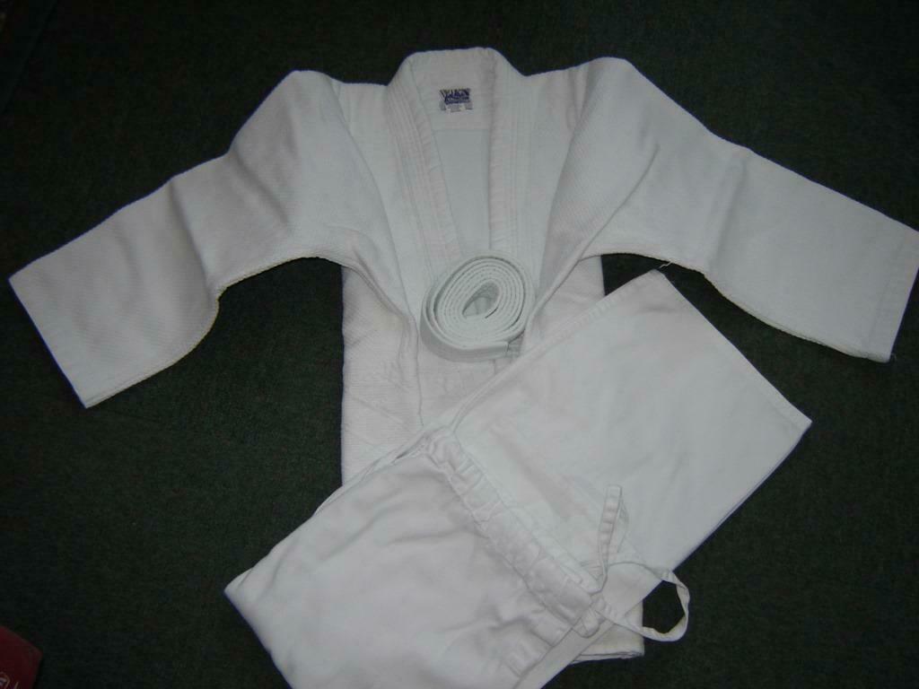 Combinaison de judo taille 140, Sports & Fitness, Sports de combat & Self-défense, Enlèvement, Comme neuf, Costume d'arts martiaux