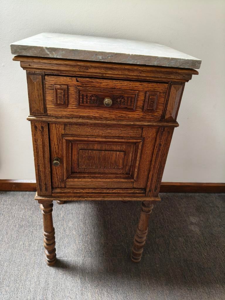 Table de chevet française ancienne avec tablette en marbre, Enlèvement