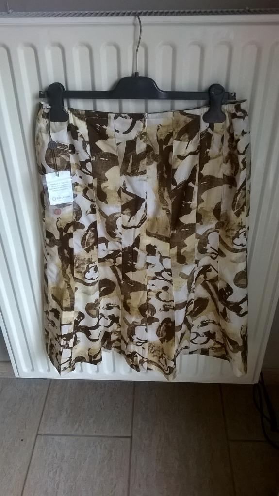 3 Rokken Mayerline  maat 38-40 (Nieuw) voor 45 €, Enlèvement ou Envoi, Taille 38/40 (M), Beige