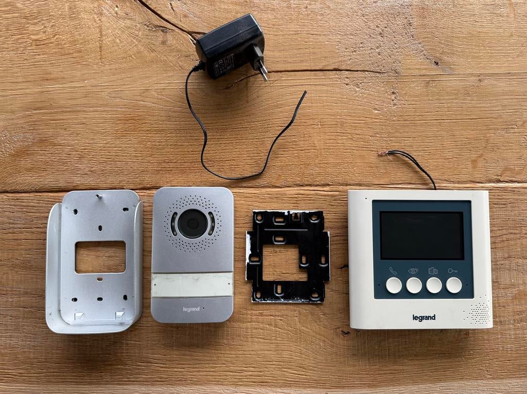 Legrand deurbel met camera, Huis en Inrichting, Deurbellen, Ophalen, Ingebouwde camera, Gebruikt, Bedraad